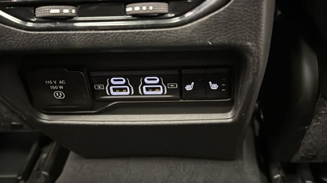 Used 2024 Diamond Black Crystal Pearlcoat Jeep Limited image 33
