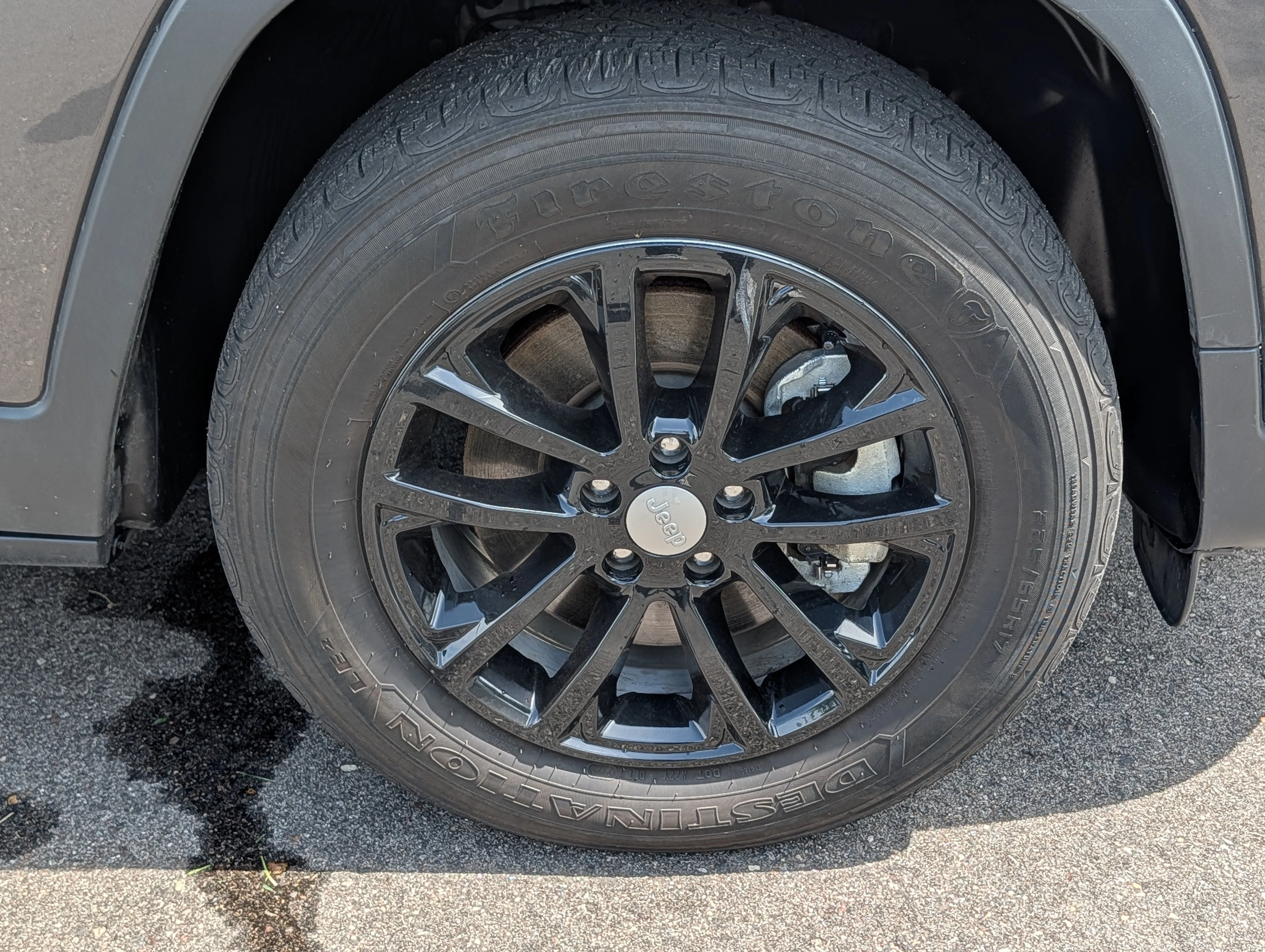 Used 2022 Granite Crystal Metallic Clearcoat Jeep Latitude Lux image 15