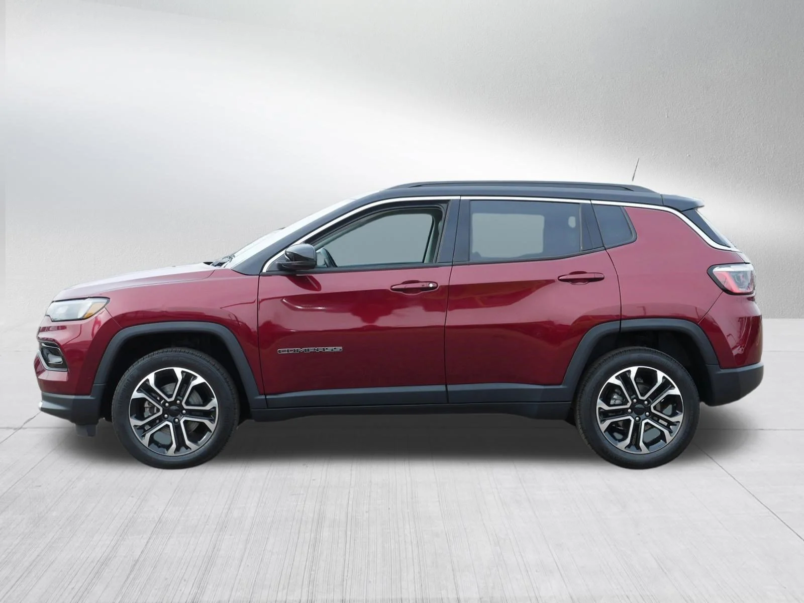 Used 2022 Velvet Red Pearlcoat Jeep Limited image 4