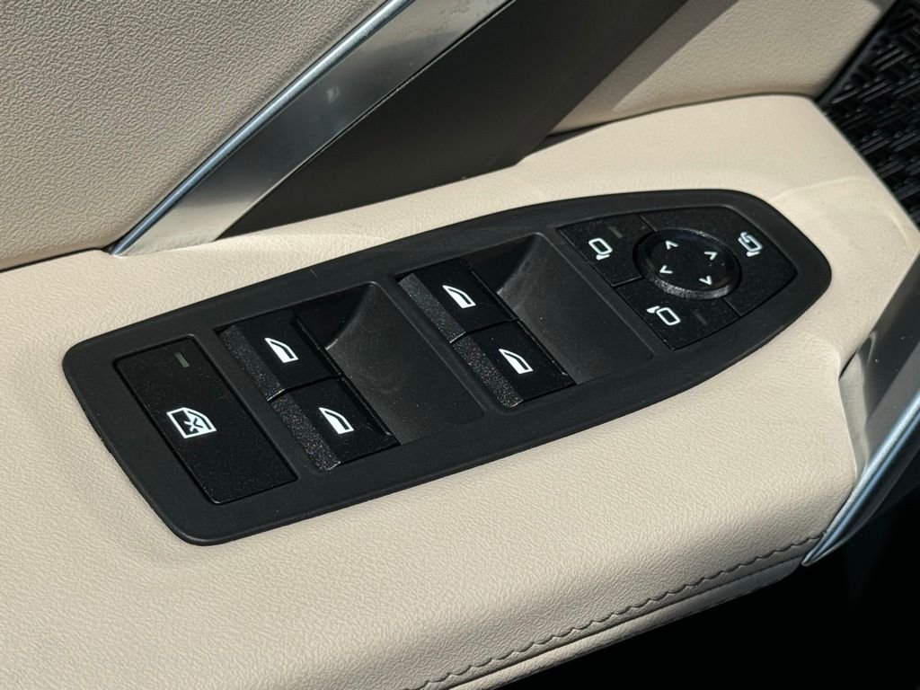 Used 2025  BMW xDrive28i image 20
