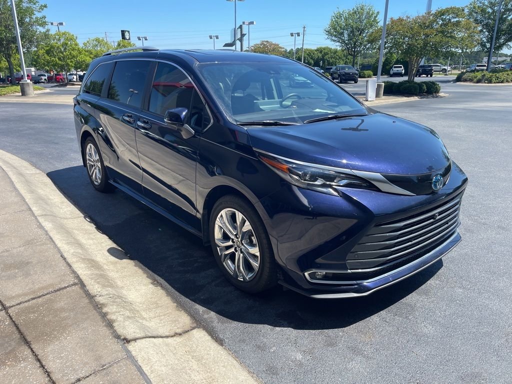 Used 2024  Toyota Platinum image 1