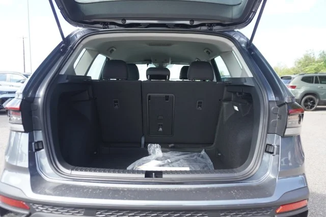New 2027 Platinum Gray Metallic Volkswagen 1.5T S image 10