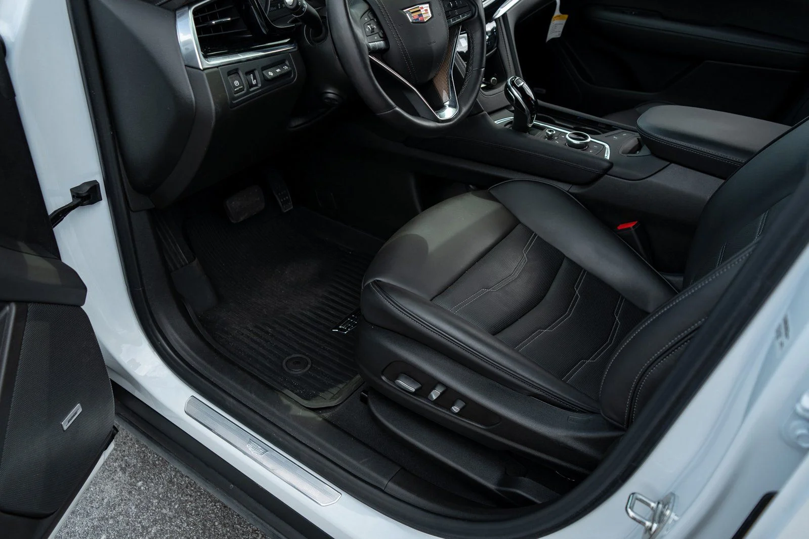 Used 2024 White Cadillac Premium Luxury image 18