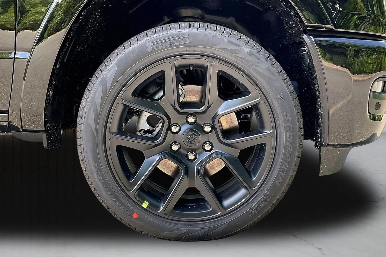 New 2026 Diamond Black Crystal Pearl-Coat Exterior Paint RAM Laramie image 34