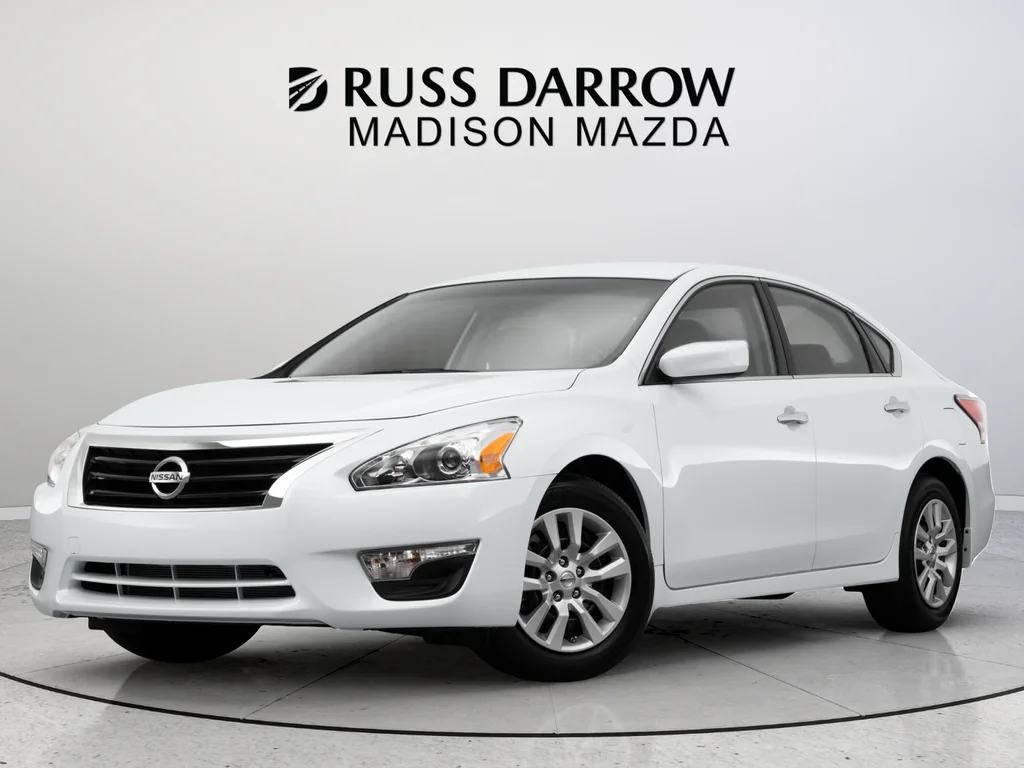 Used 2015 White Nissan 2.5 S image 11