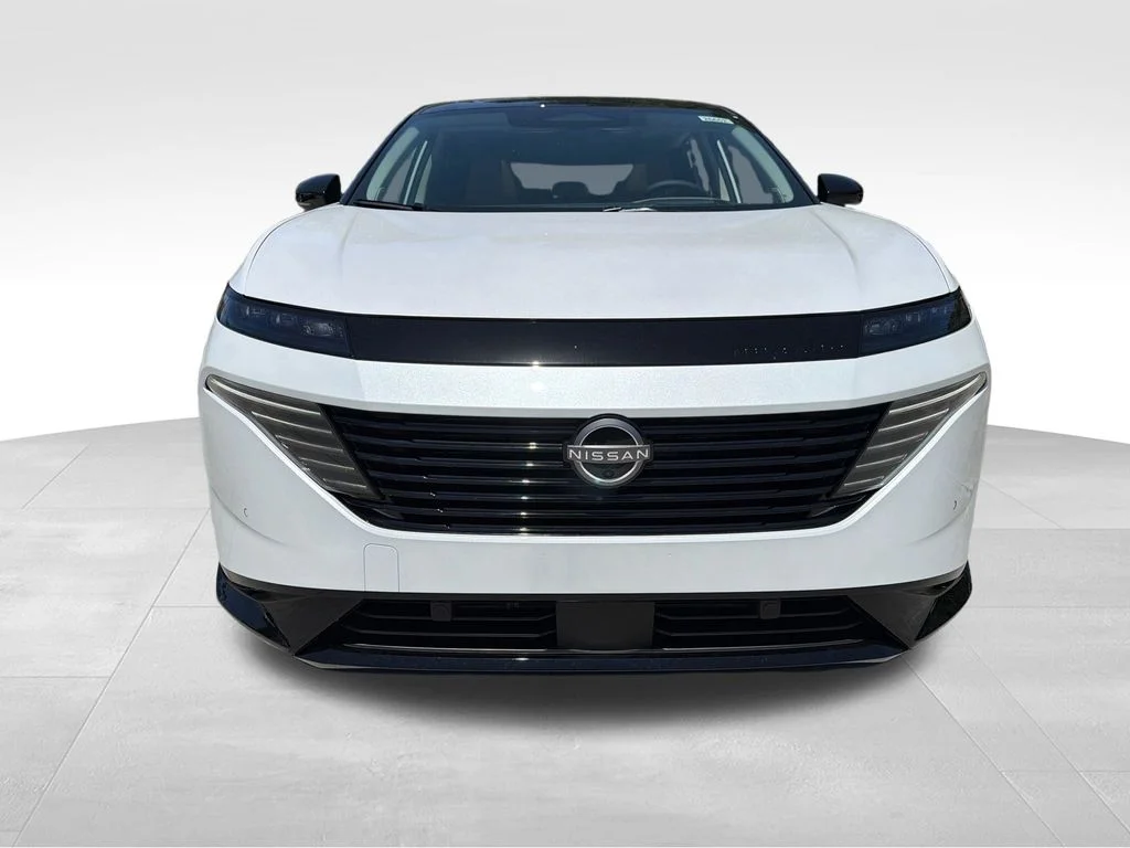 New 2026 Everest White Pearl TriCoat / Super Black Two-tone Nissan Platinum image 2