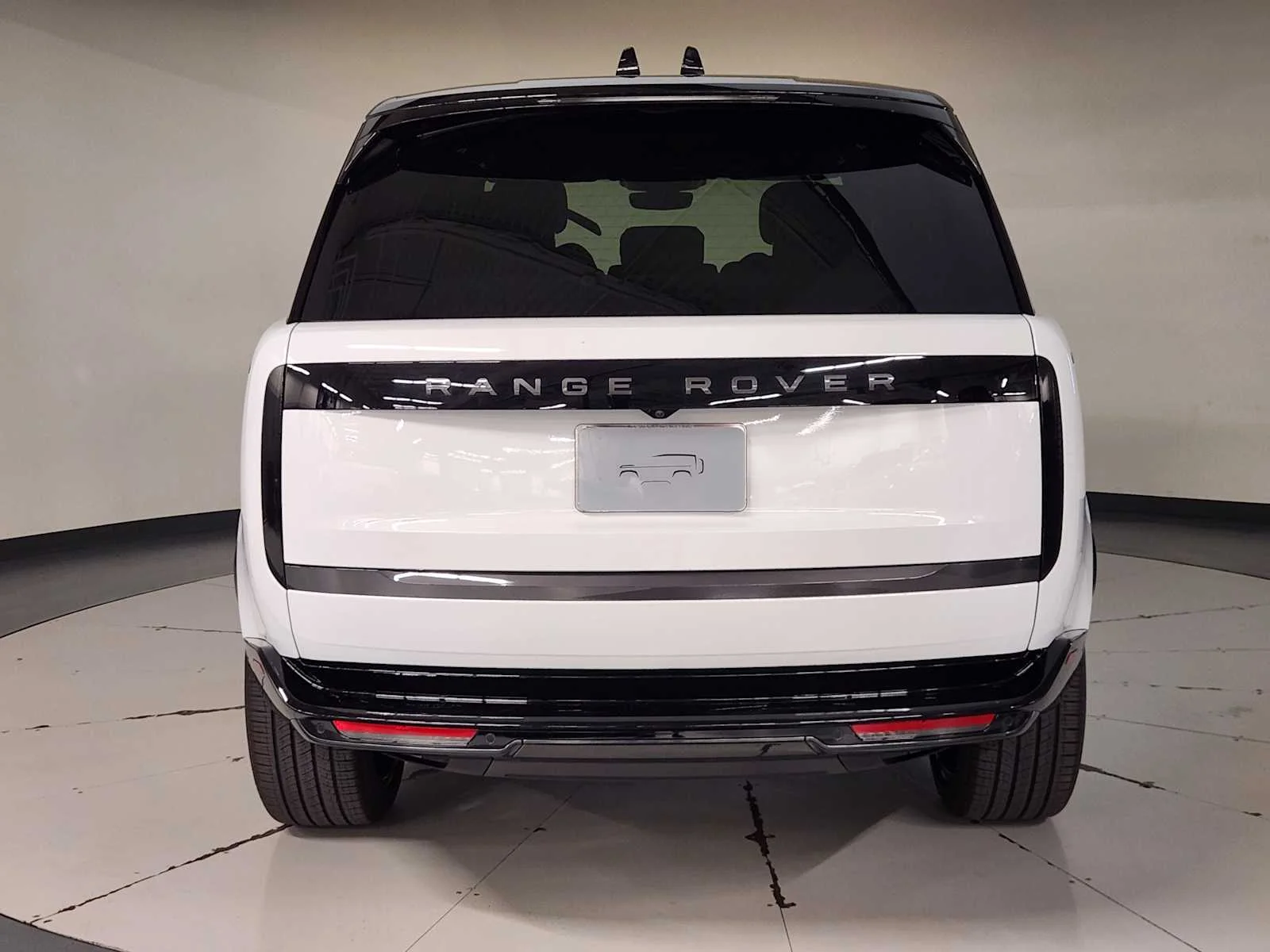 New 2026 Fuji White Land Rover SE - P400 SWB image 19