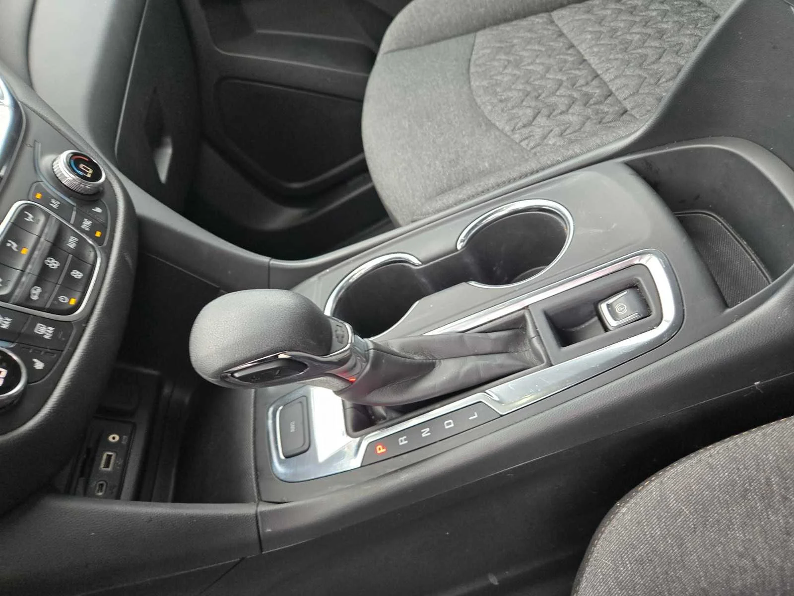 Used 2024 Summit White Chevrolet LT image 16