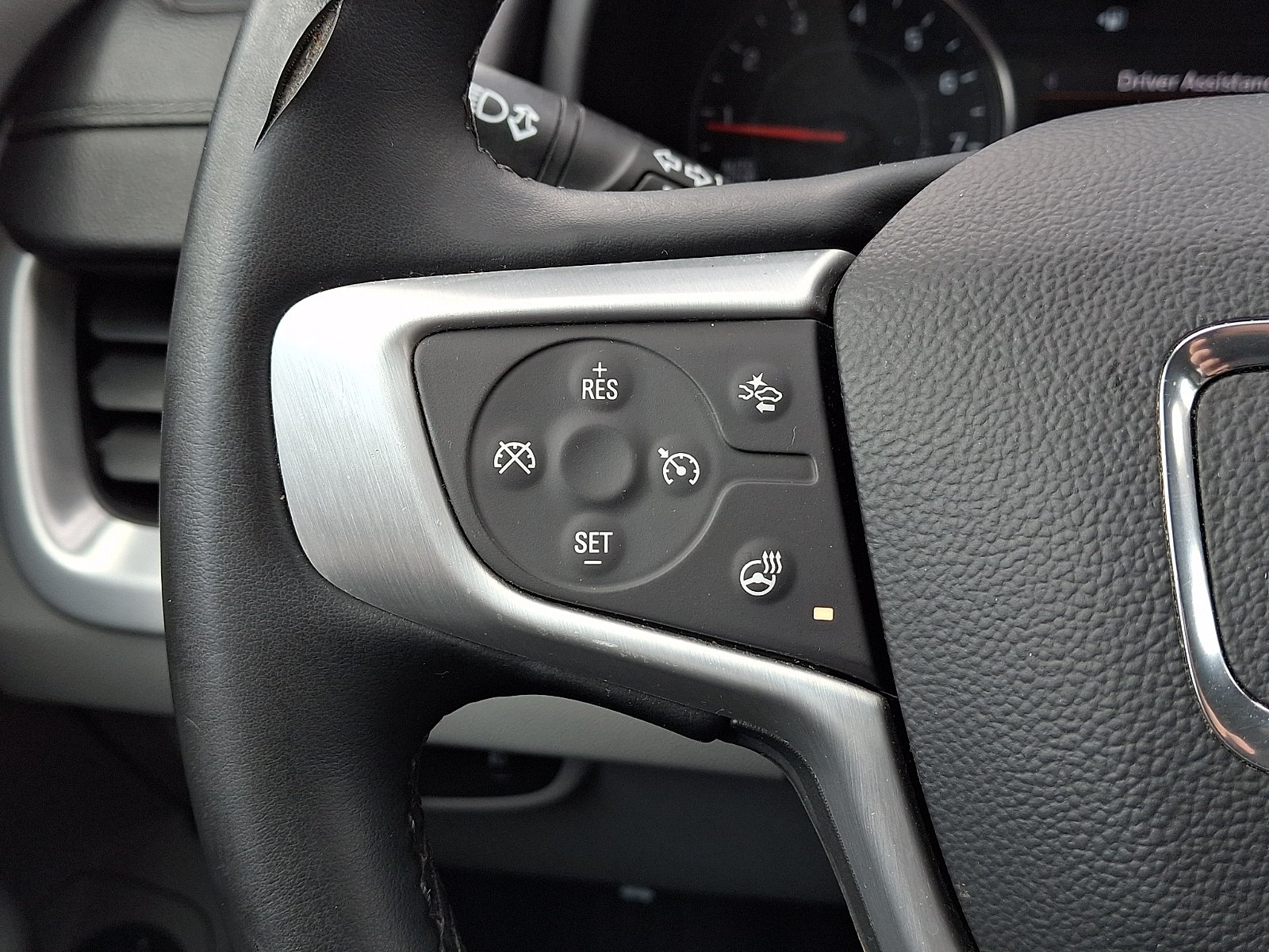 Used 2024 Summit White - GAZ GMC FWD SLT image 19