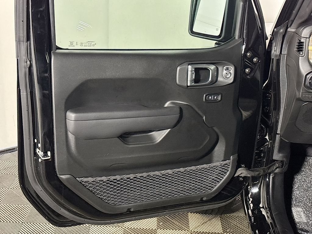 New 2026 Black Clear-Coat Exterior Paint Jeep  image 10
