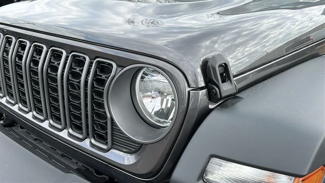 New 2026 Granite Crystal Metallic Clear-Coat Exterior Paint Jeep Sport S image 4