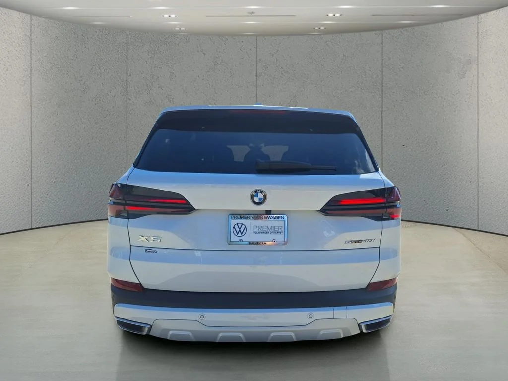 Used 2024 White BMW sDrive40i image 4