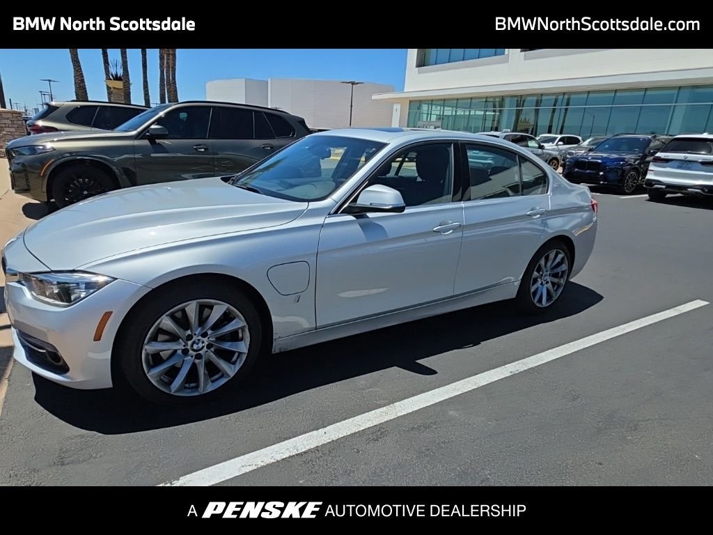 2017 BMW 3 Series 330e iPerformance Sedan's photo