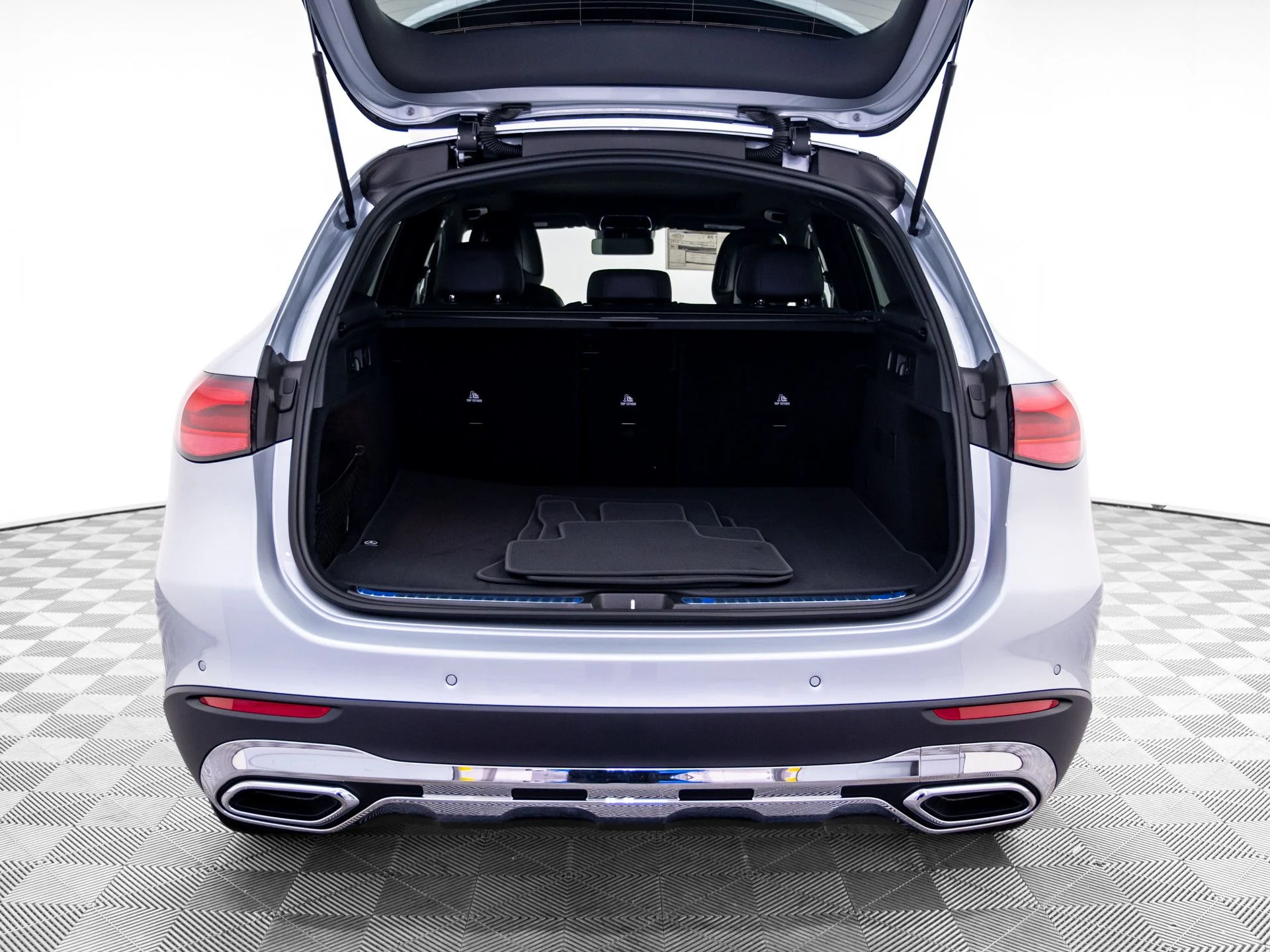 New 2026 Silver Mercedes-Benz GLC 300 image 34