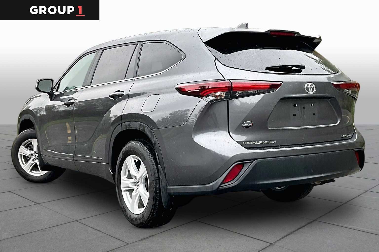 2025 Toyota Highlander LE - Photo 12