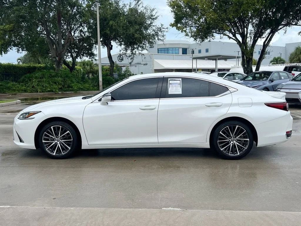 Certified Used 2024 EMINENT WHITE PEARL Lexus 300h image 4