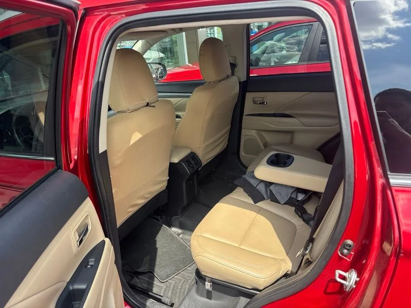 Used 2019 Red Mitsubishi SEL image 10