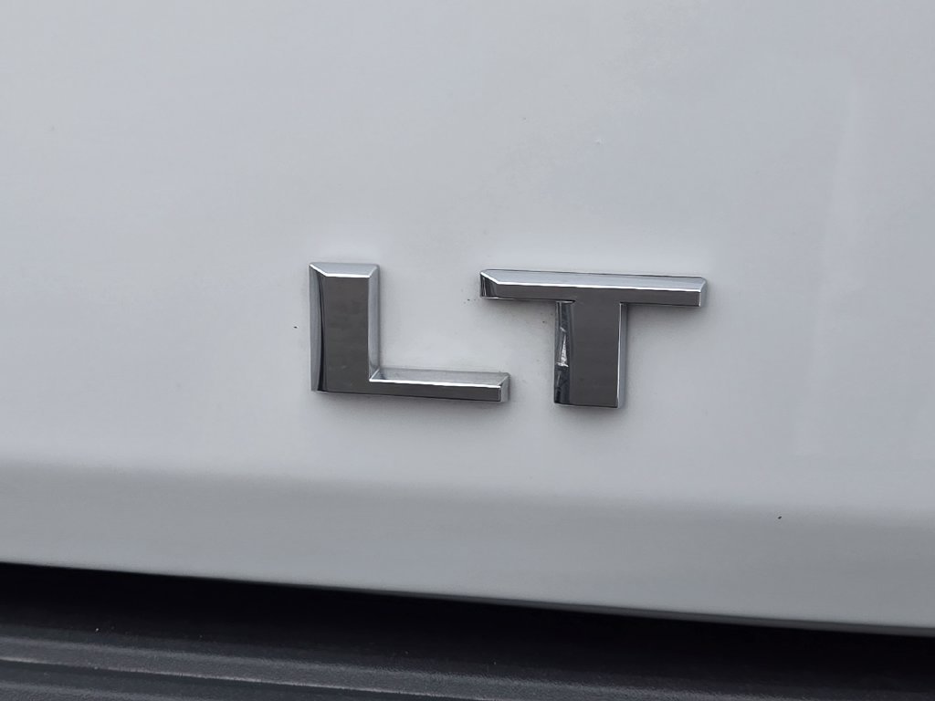 Used 2026 White Chevrolet LT image 9