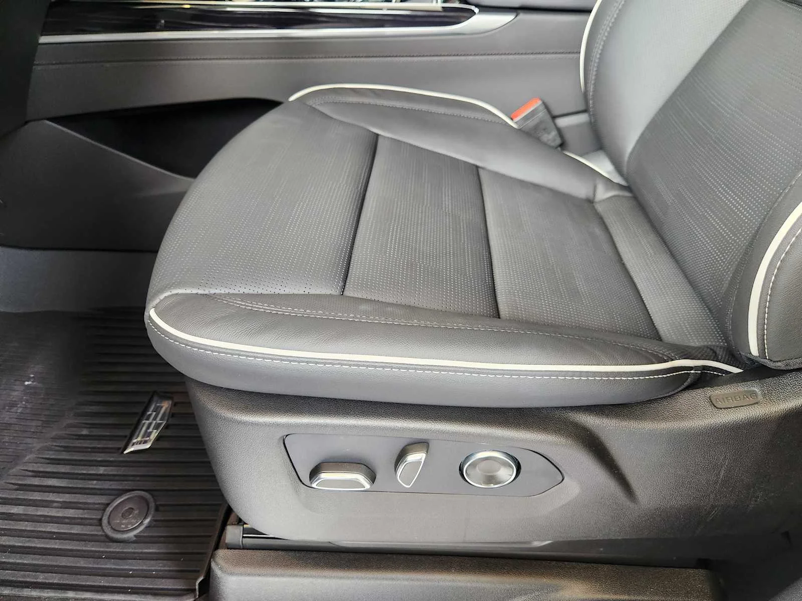 2026 Cadillac Escalade Sport - Photo 17