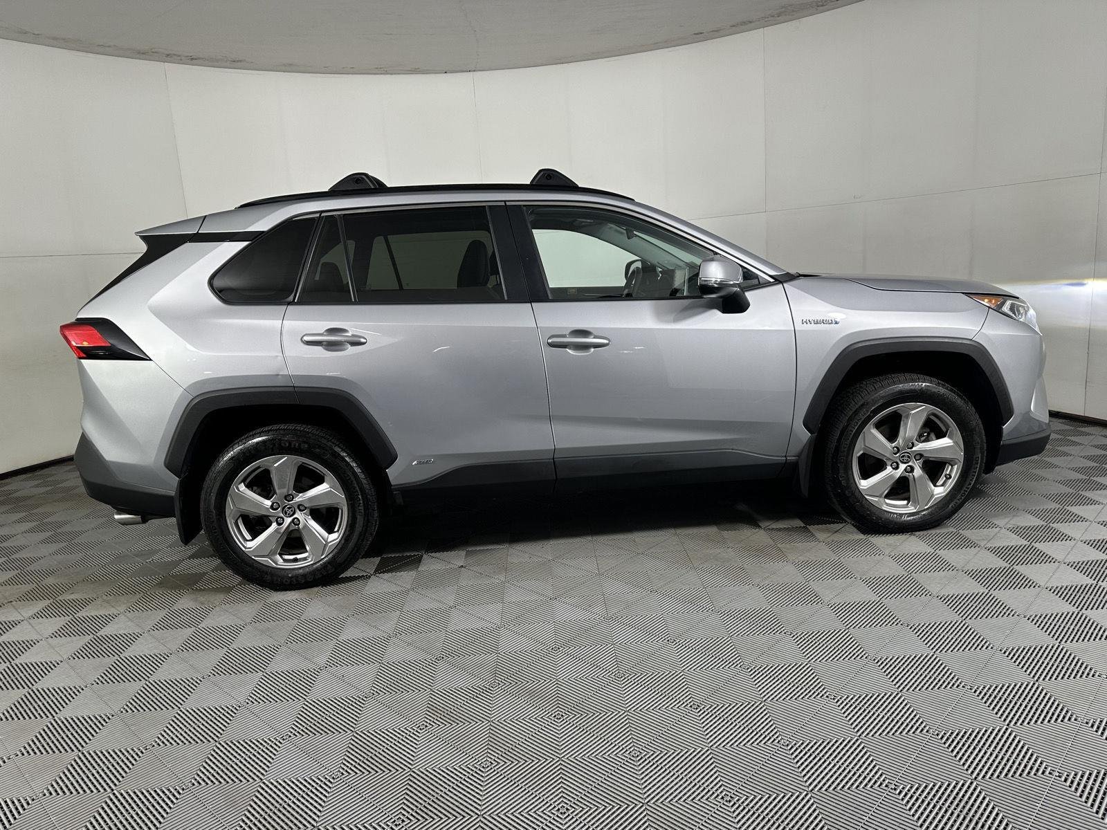Used 2021 Silver Sky Metallic Toyota XLE Premium image 12