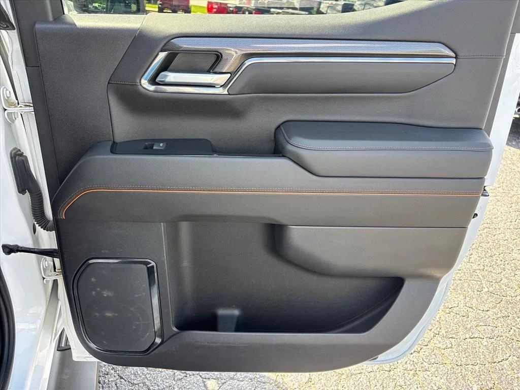 Used 2022 White GMC AT4 image 16