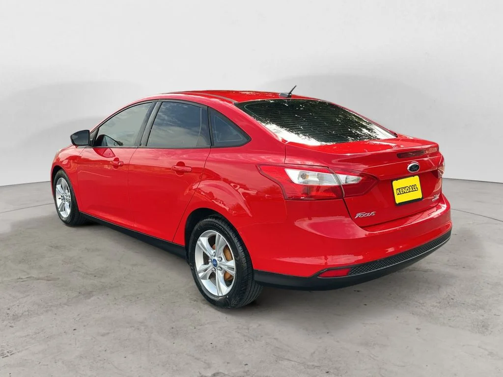 Used 2013 Red Ford SE image 7