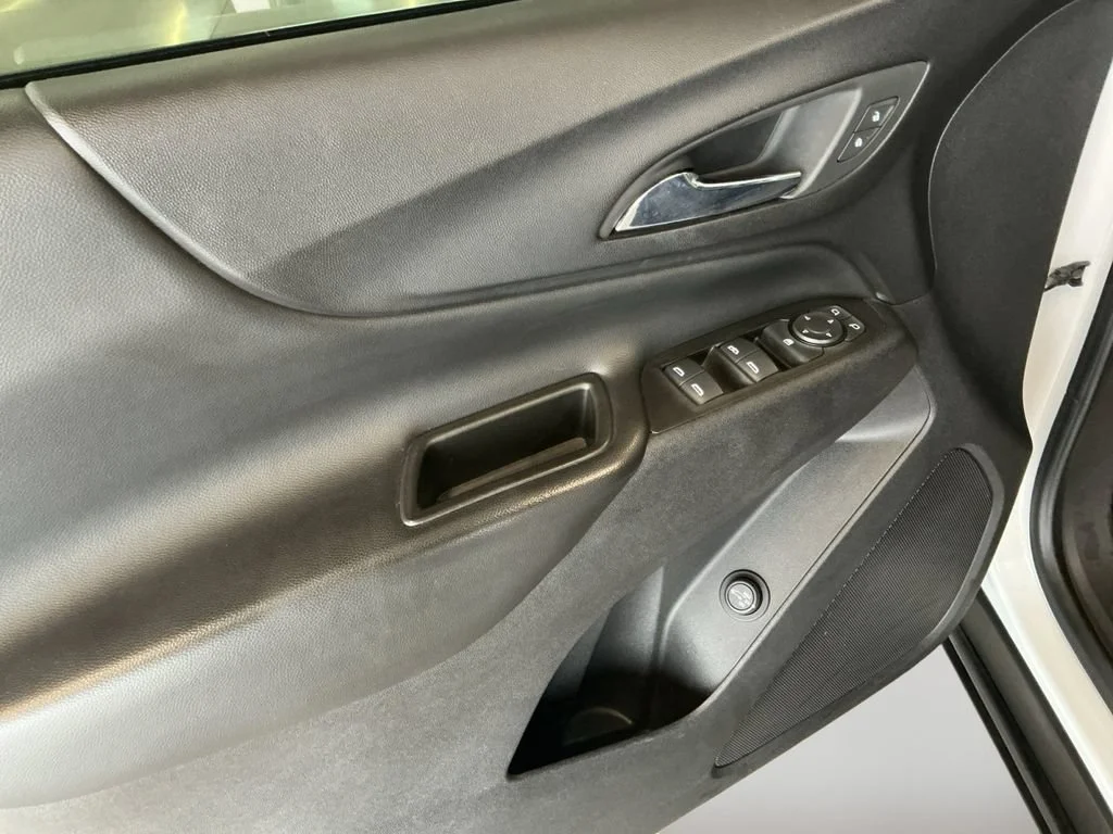 Used 2020 IRIDESCENT PEARL TRICOAT Chevrolet LT image 10