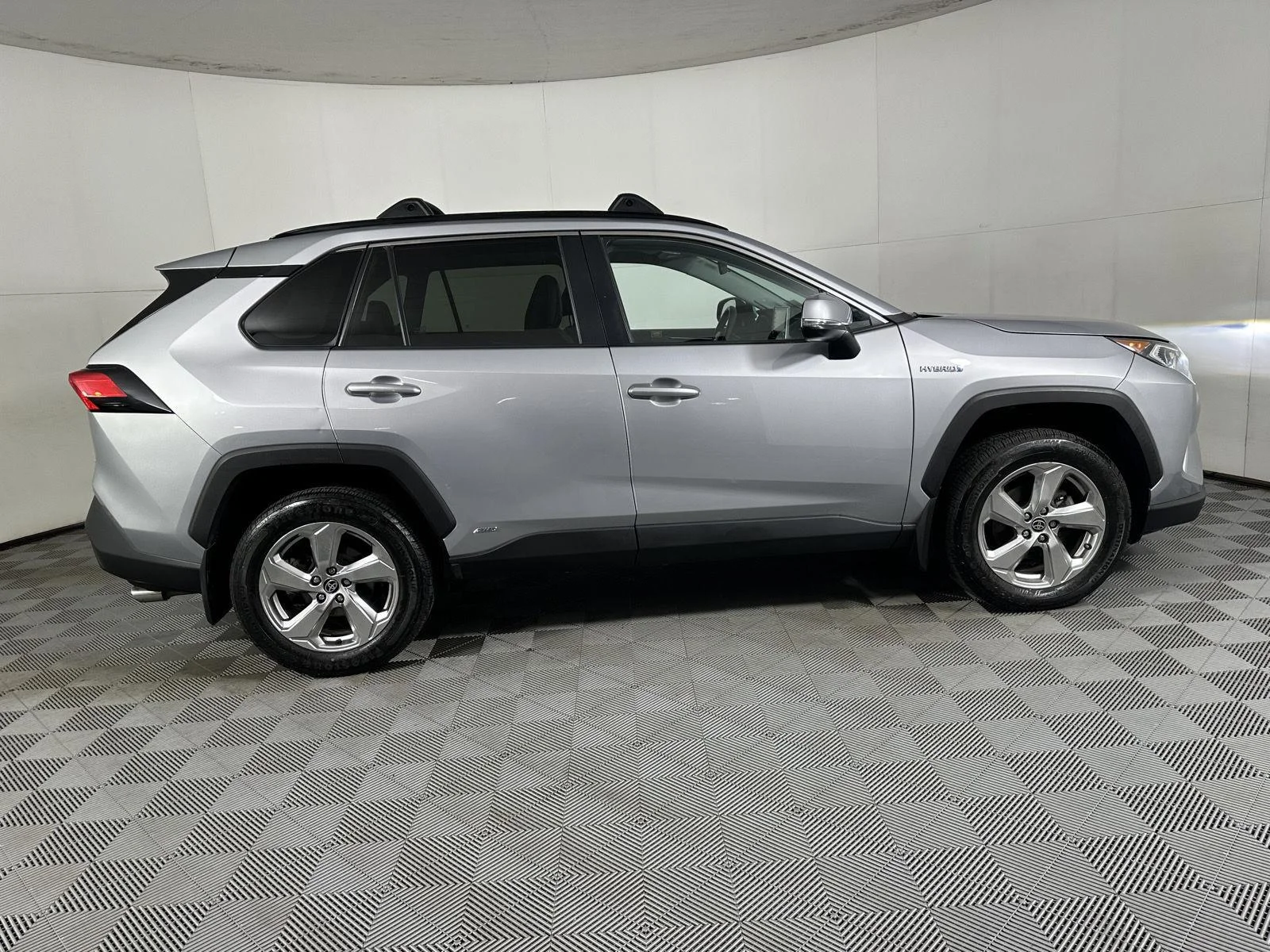 Used 2021 Silver Sky Metallic Toyota XLE Premium image 12