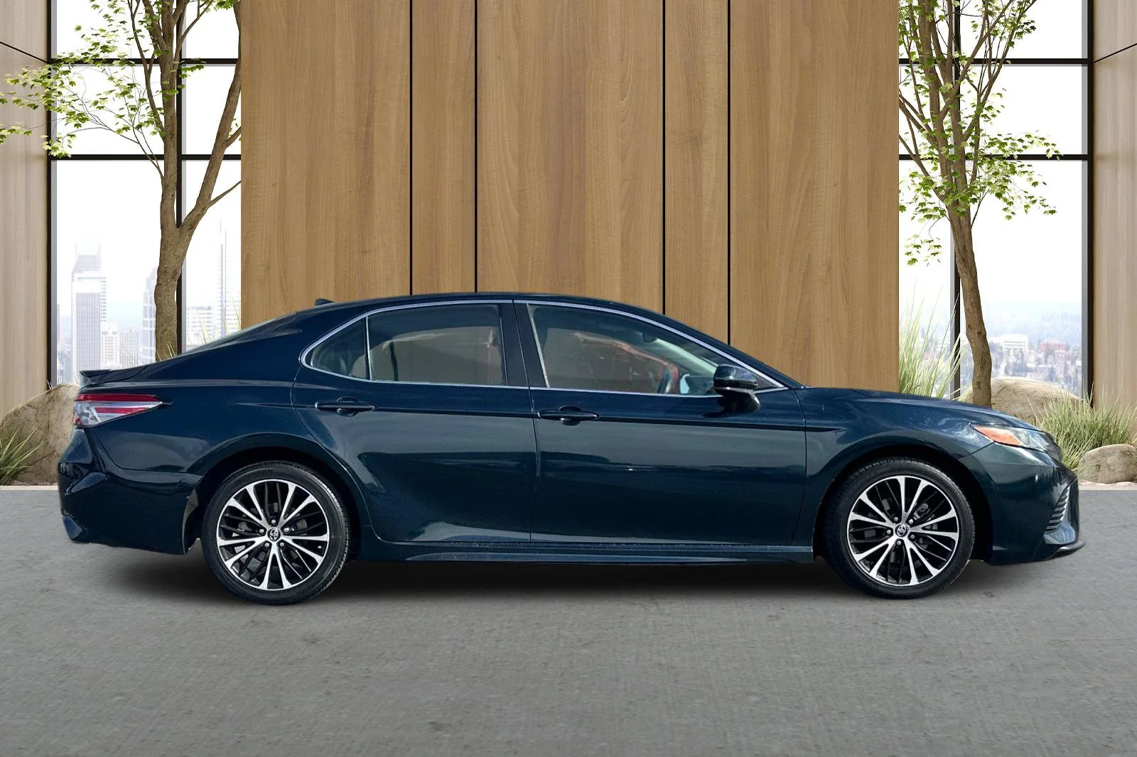 Used 2019 Toyota Camry SE with VIN 4T1B11HKXKU691868 for sale in Madera, CA