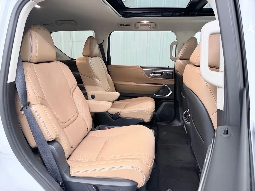 New 2027 RADIANT WHITE INFINITI Luxe 2WD image 50