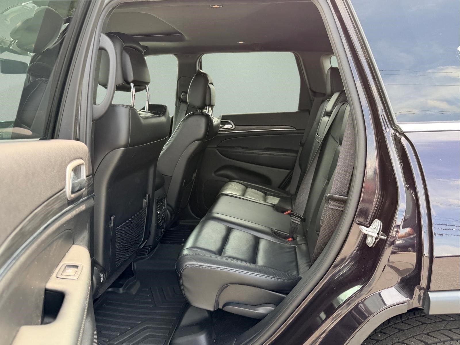 Used 2020 Diamond Black Crystal Pearlcoat Jeep Limited image 23