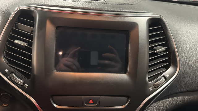 Used 2020 Diamond Black Crystal Pearlcoat Jeep Latitude image 12