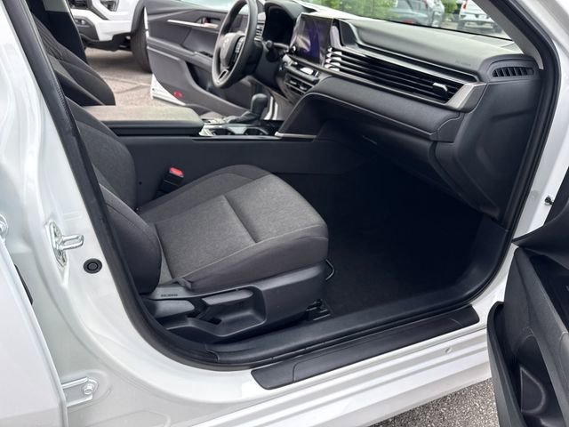 2025 Toyota Camry LE - Photo 34
