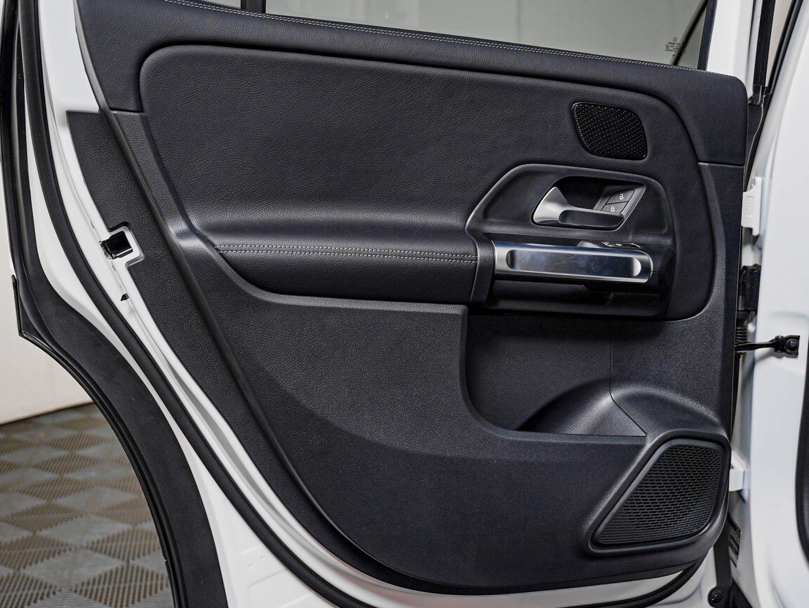 New 2026 Polar White Mercedes-Benz GLB 250 image 23