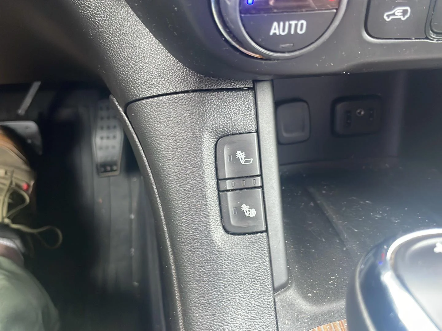Used 2019 Quicksilver Metallic GMC SLE image 5
