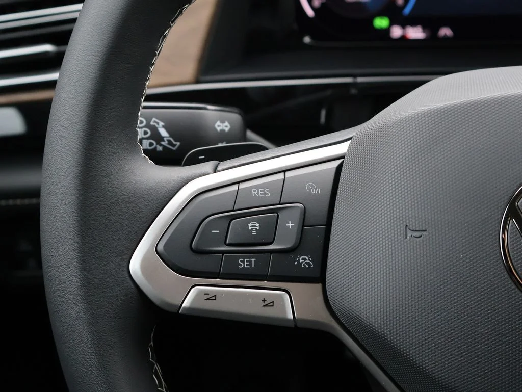 New 2026 Black Volkswagen 2.0T SE w/Technology image 26