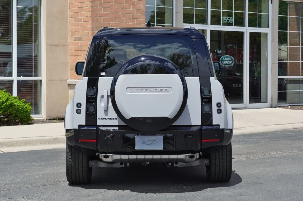Used 2026 Gray Land Rover X-Dynamic SE image 5