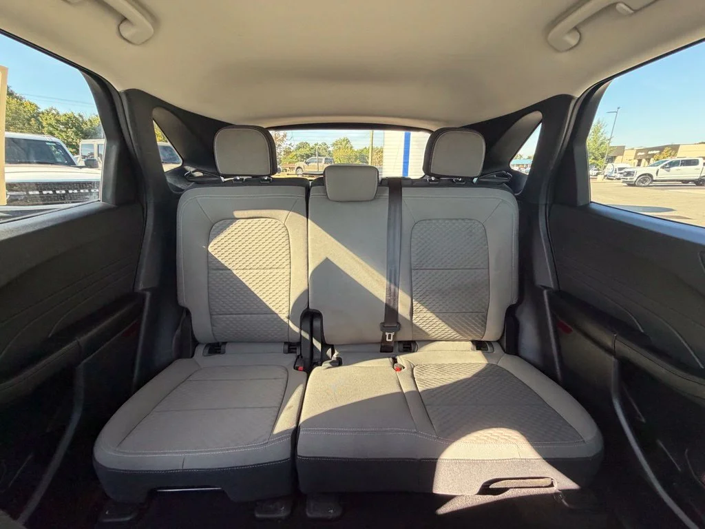 Used 2022 Blue Ford SE image 16