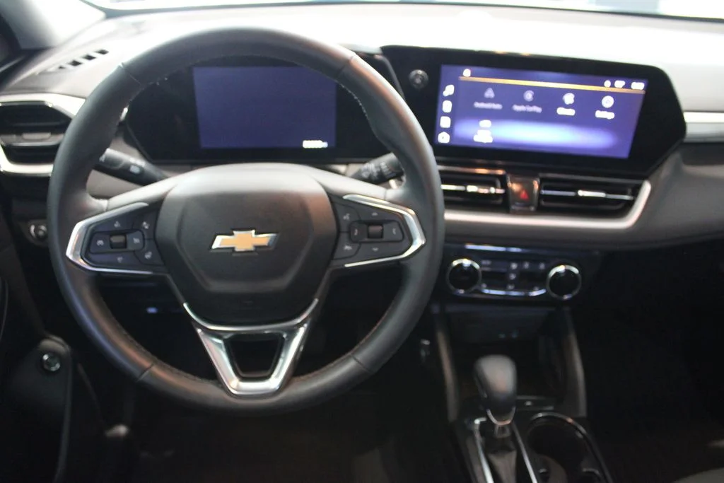 Used 2025 White Chevrolet LT image 6