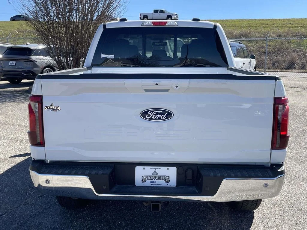 New 2026 Oxford White Ford XLT image 4