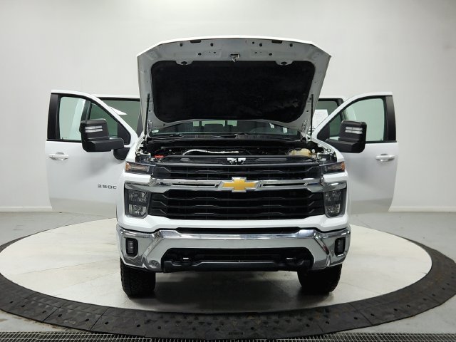 Used 2024 White Chevrolet LT image 11
