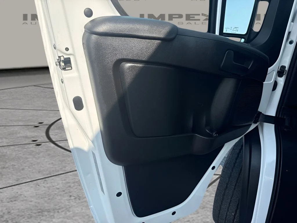 Used 2025 White Ram Base image 19