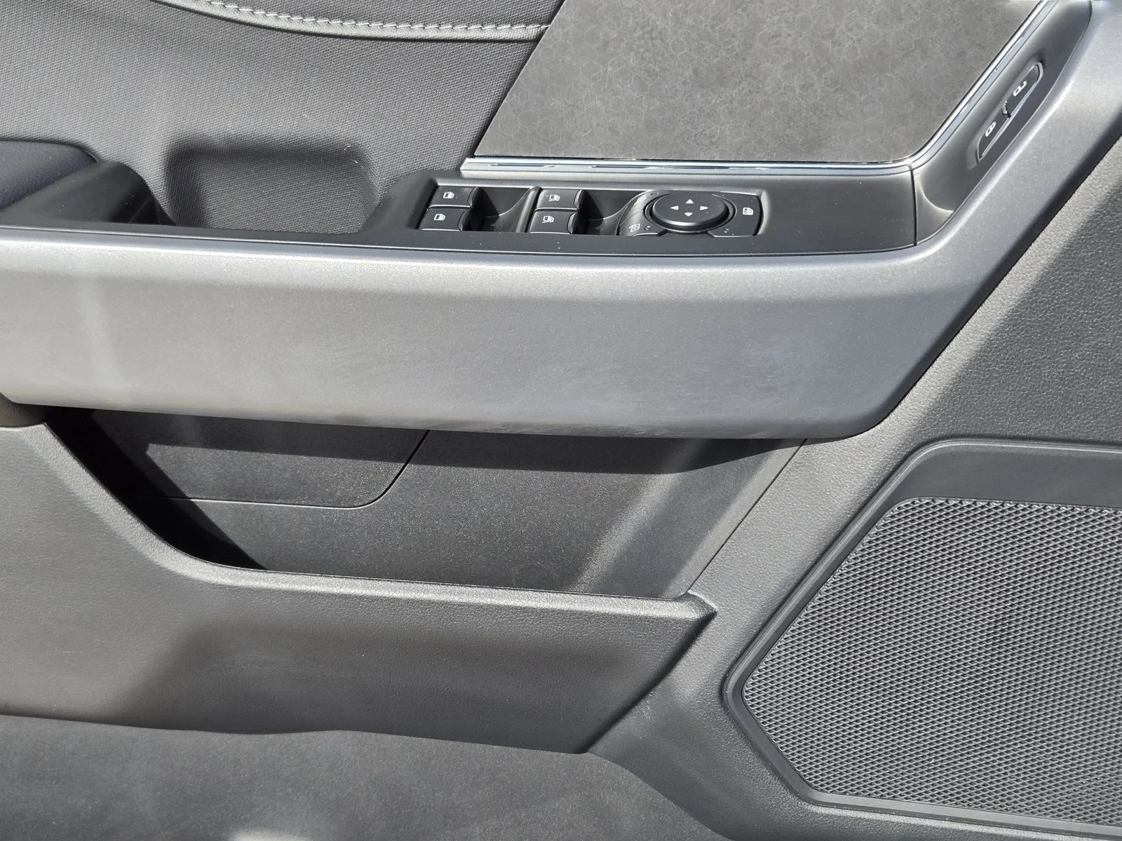 New 2026 Carbonized Gray Metallic Ford XLT image 15