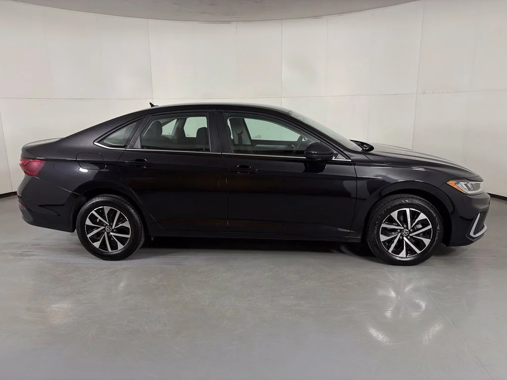 Used 2025 Black Volkswagen 1.5T S image 9