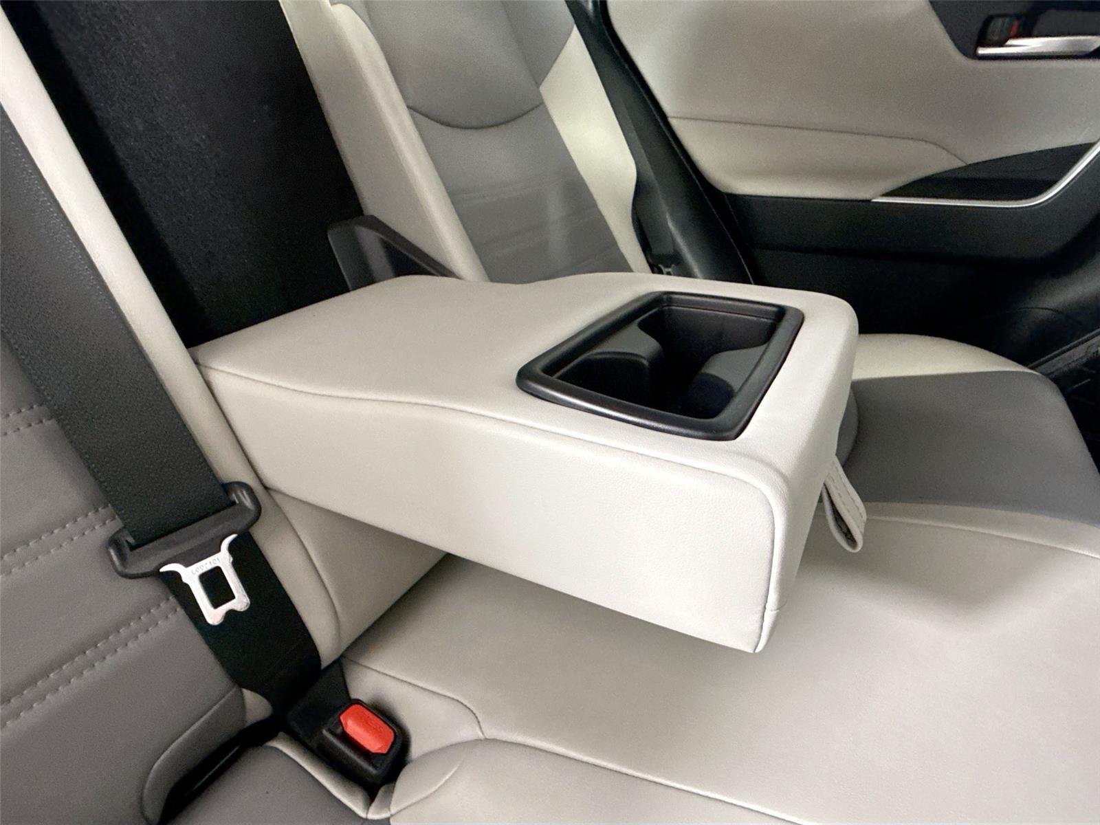 Used 2020 Magnetic Gray Metallic Toyota XLE Premium image 39