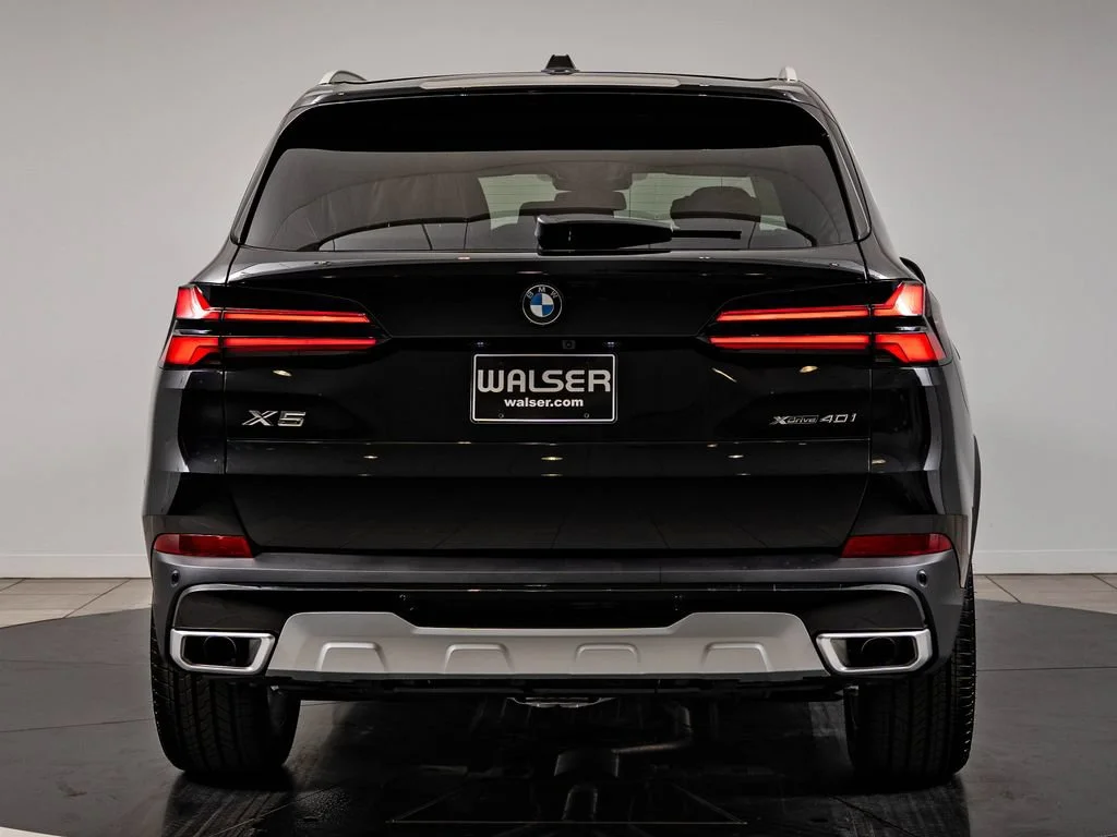New 2026 Black Sapphire Metallic BMW xDrive40i image 7
