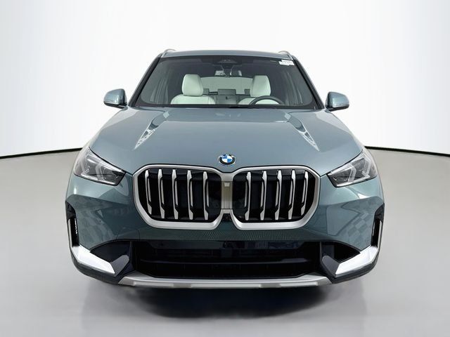 New 2026 Green Metallic BMW xDrive28i image 2