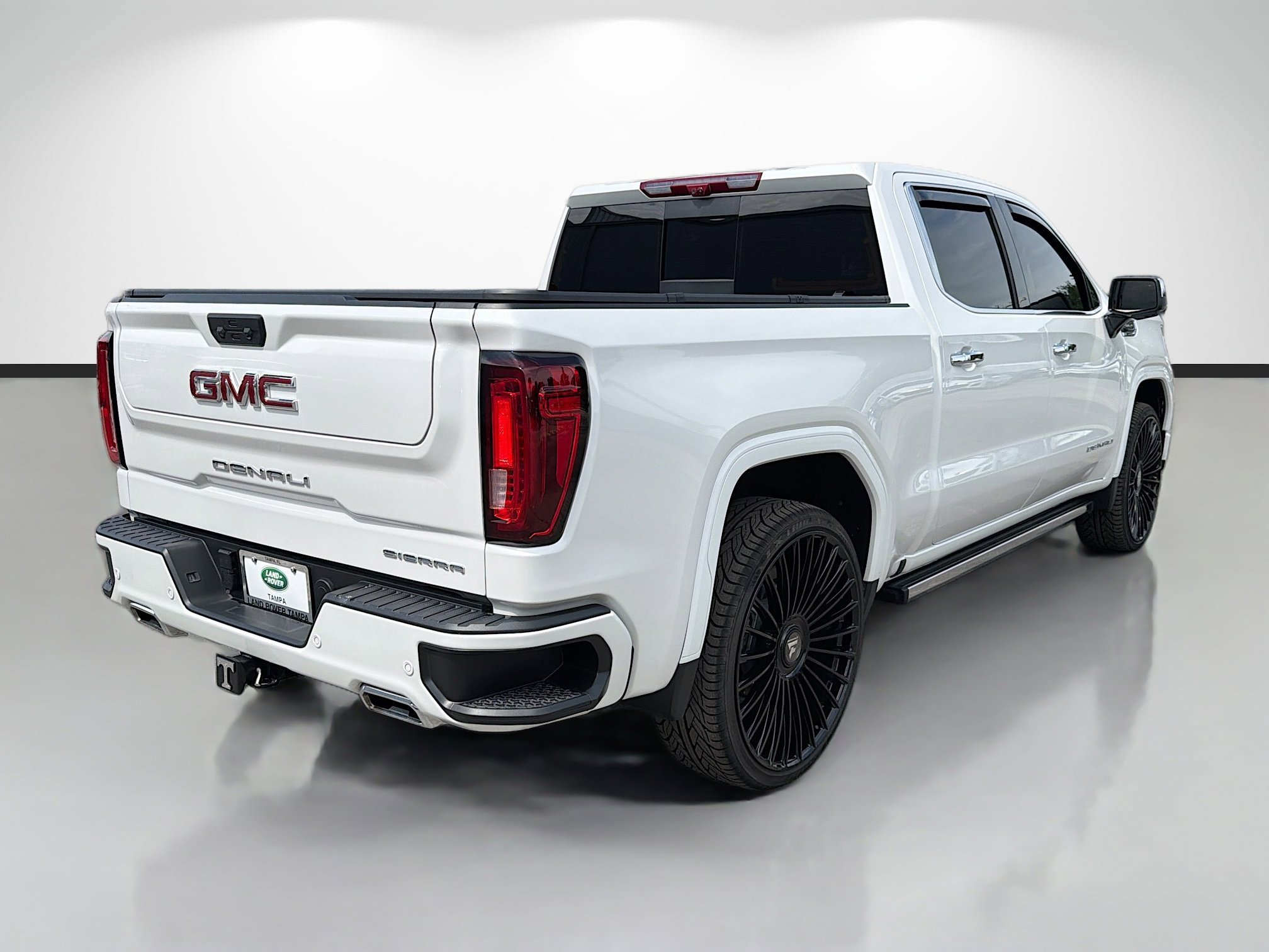 Used 2025 White Frost Tricoat GMC Denali image 5