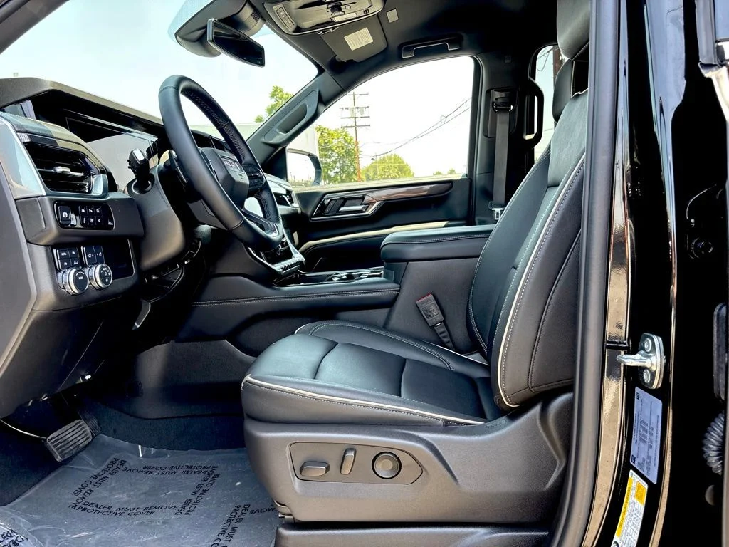 Used 2025 Onyx Black GMC Elevation image 16
