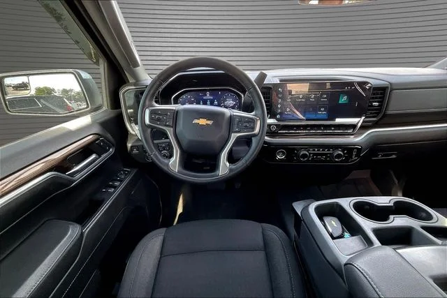 Used 2024 White Chevrolet LT image 9